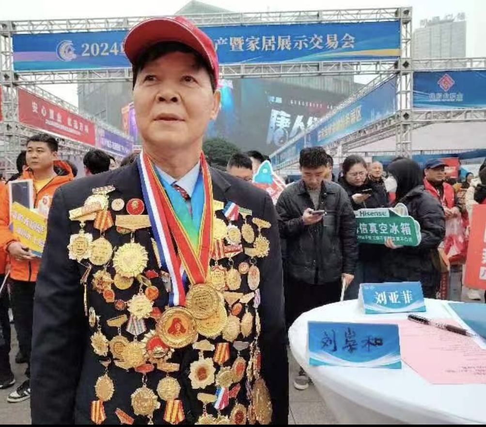 我是一名光荣的红十字学雷锋志愿者